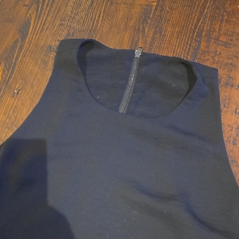 Banana Republic Classic Black Tank Top - Picture 2 of 4